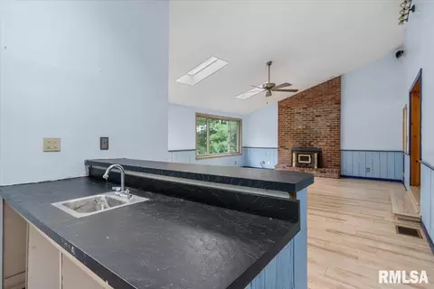 Living - 8 Pajim Ln, Springfield, IL 62712 photo 11 of 13