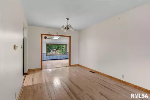 Living - 8 Pajim Ln, Springfield, IL 62712 photo 5 of 13