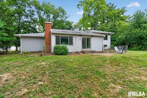Exterior - 8 Pajim Ln, Springfield, IL 62712 photo 3 of 4