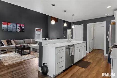 Entry Way - 505 Main St, Rochester, IL 62563 photo 4 of 6