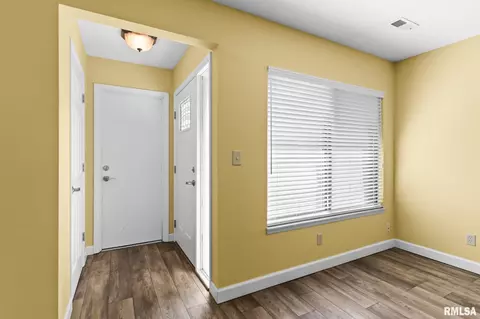 Entry Way - 68 Trailridge Ln, Springfield, IL 62704 photo 1 of 3