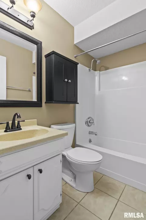 Bath - 68 Trailridge Ln, Springfield, IL 62704 photo 3 of 3