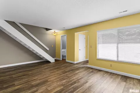 Living - 68 Trailridge Ln, Springfield, IL 62704 photo 4 of 4