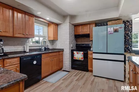 Kitchen - 3501 W Iles Ave, Springfield, IL 62711 photo 1 of 2