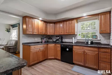 Kitchen - 3501 W Iles Ave, Springfield, IL 62711 photo 2 of 2
