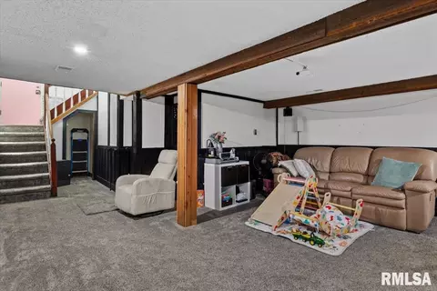 Entry Way - 3501 W Iles Ave, Springfield, IL 62711 photo 4 of 6
