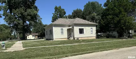 421 W 3rd St, Taylorville, IL 62568