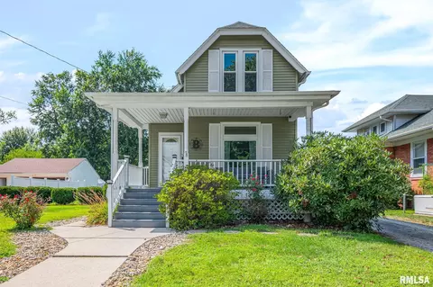 1048 Beecher Ave, Galesburg, IL 61401