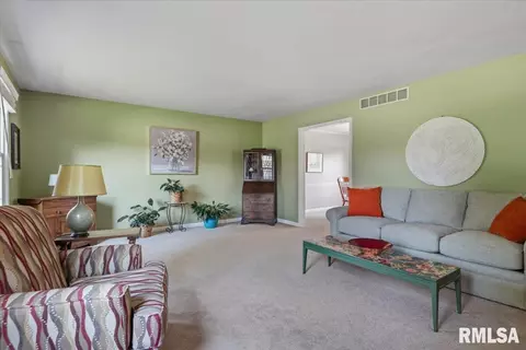 Living - 3220 Red Bud Ln, Springfield, IL 62712 photo 1 of 2