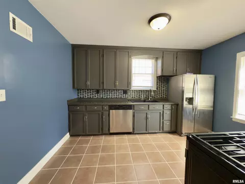 Kitchen - 2416 S 5th St, Springfield, IL 62703 photo 2 of 3
