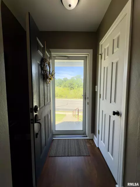 Entry Way - 2416 S 5th St, Springfield, IL 62703 photo 3 of 8