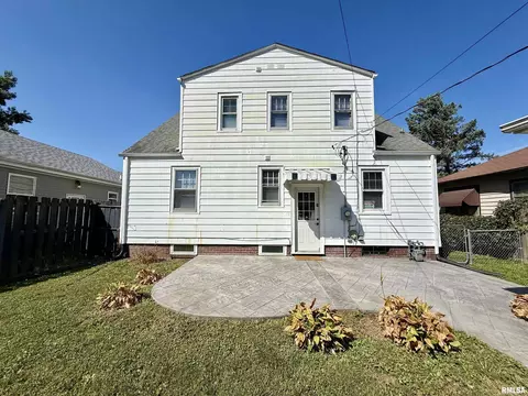 Exterior - 2416 S 5th St, Springfield, IL 62703 photo 6 of 9
