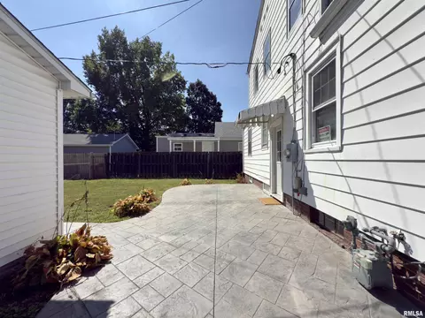 Exterior - 2416 S 5th St, Springfield, IL 62703 photo 2 of 9