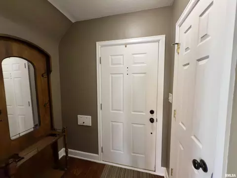 Entry Way - 2416 S 5th St, Springfield, IL 62703 photo 2 of 8