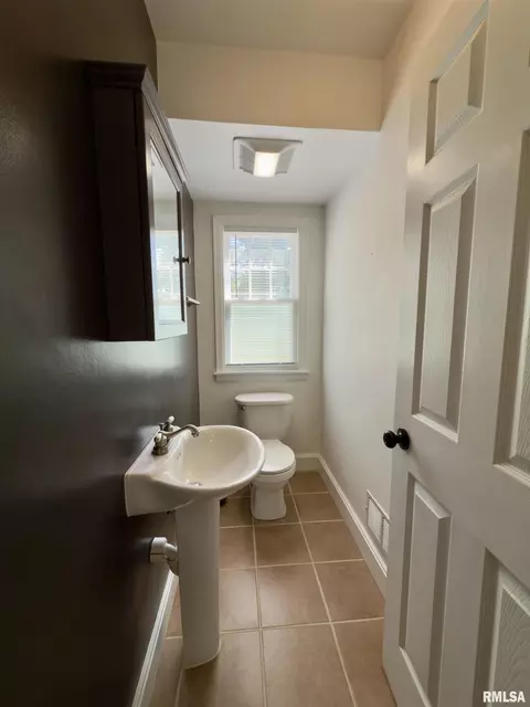 Entry Way - 2416 S 5th St, Springfield, IL 62703 photo 4 of 8
