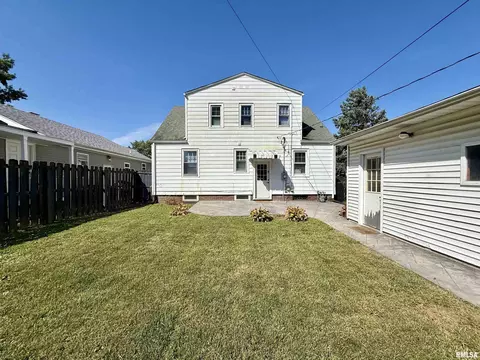 Exterior - 2416 S 5th St, Springfield, IL 62703 photo 7 of 9