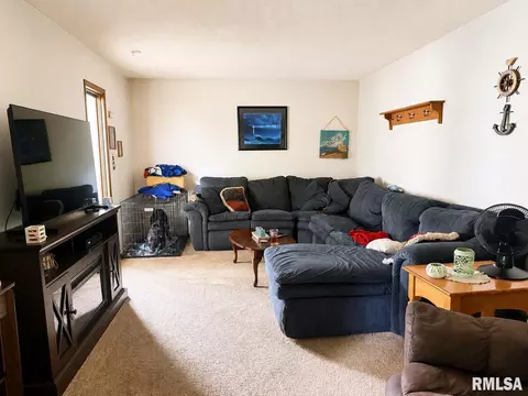 Living - 40014003 Hazelcrest Rd, Springfield, IL 62703 photo 2 of 2