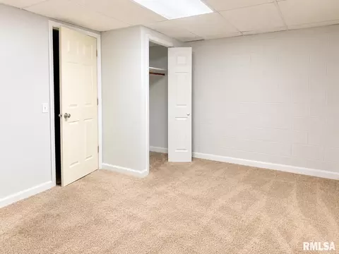 Bedroom - 40014003 Hazelcrest Rd, Springfield, IL 62703 photo 1 of 4