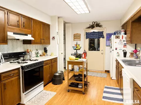 Kitchen - 40014003 Hazelcrest Rd, Springfield, IL 62703 photo 4 of 4