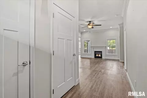 Entry Way - 3418 Telford Dr, Springfield, IL 62712 photo 1 of 9