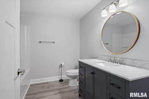 Bath - 3418 Telford Dr, Springfield, IL 62712 photo 4 of 4