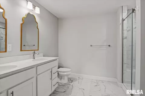Bath - 3418 Telford Dr, Springfield, IL 62712 photo 1 of 4
