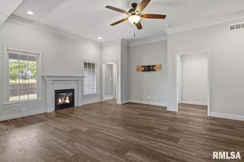Living - 3418 Telford Dr, Springfield, IL 62712 photo 2 of 2