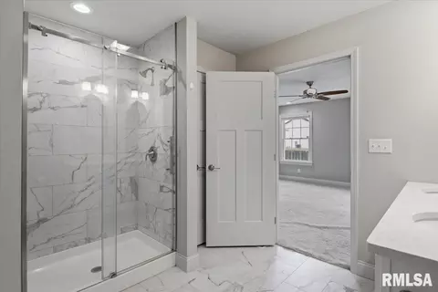 Bath - 3418 Telford Dr, Springfield, IL 62712 photo 2 of 4