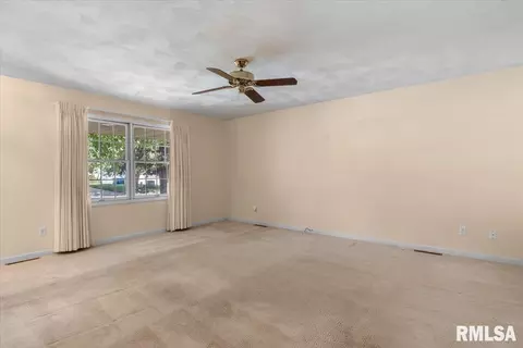 Living - 2904 Biscayne Dr, Springfield, IL 62707 photo 4 of 4