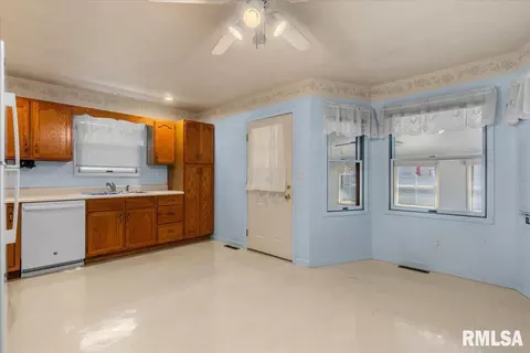 Entry Way - 2904 Biscayne Dr, Springfield, IL 62707 photo 1 of 2