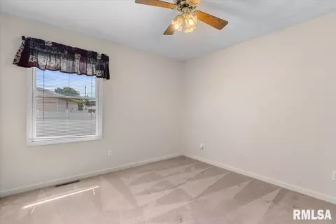Bedroom - 2904 Biscayne Dr, Springfield, IL 62707 photo 4 of 9