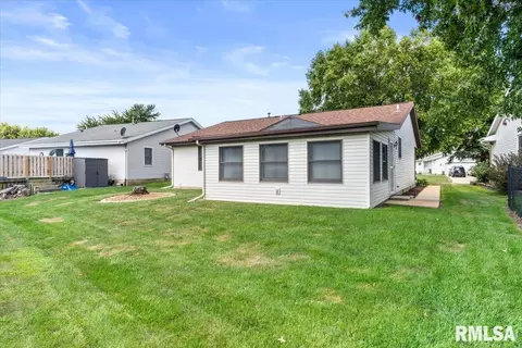 Exterior - 2904 Biscayne Dr, Springfield, IL 62707 photo 6 of 8