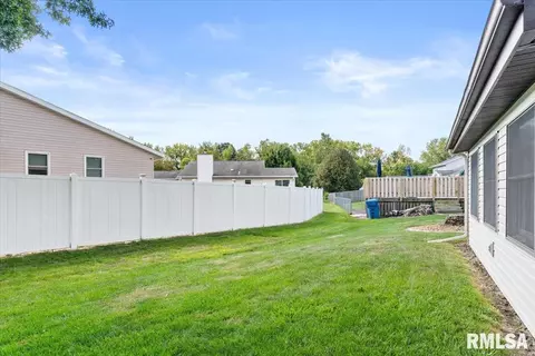 Exterior - 2904 Biscayne Dr, Springfield, IL 62707 photo 5 of 8