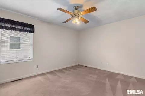 Bedroom - 2904 Biscayne Dr, Springfield, IL 62707 photo 6 of 9