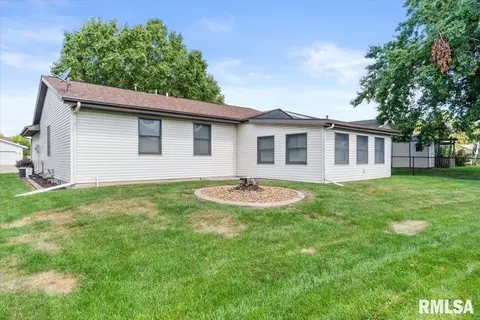 Exterior - 2904 Biscayne Dr, Springfield, IL 62707 photo 7 of 8