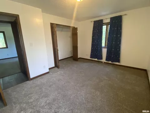 Bedroom - 3912 W Bluffs Rd, Springfield, IL 62711 photo 4 of 4