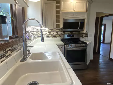 Kitchen - 3912 W Bluffs Rd, Springfield, IL 62711 photo 3 of 3