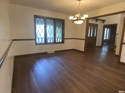 Living - 3912 W Bluffs Rd, Springfield, IL 62711 photo 1 of 3