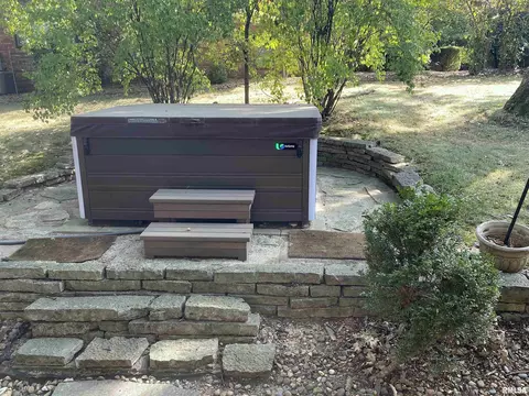 Exterior - 3912 W Bluffs Rd, Springfield, IL 62711 photo 6 of 12
