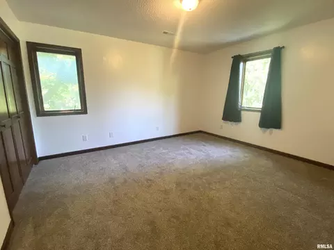 Bedroom - 3912 W Bluffs Rd, Springfield, IL 62711 photo 3 of 4