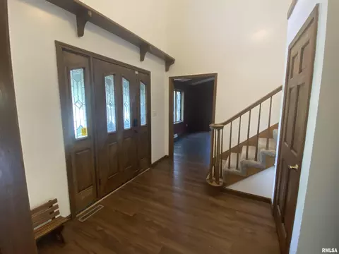 Entry Way - 3912 W Bluffs Rd, Springfield, IL 62711 photo 1 of 2