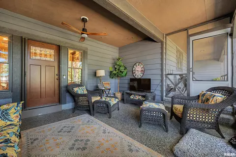 Exterior - 440 E Walnut St, Dawson, IL 62520 photo 6 of 16
