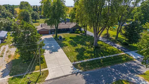 View/Area - 440 E Walnut St, Dawson, IL 62520 photo 1 of 5