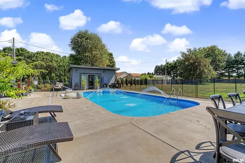 Exterior - 440 E Walnut St, Dawson, IL 62520 photo 11 of 16