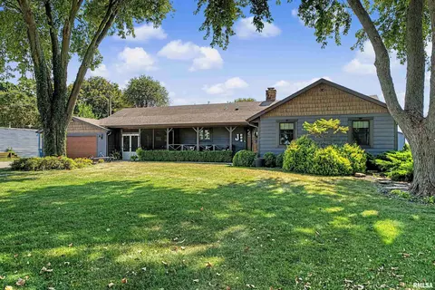 Exterior - 440 E Walnut St, Dawson, IL 62520 photo 2 of 16
