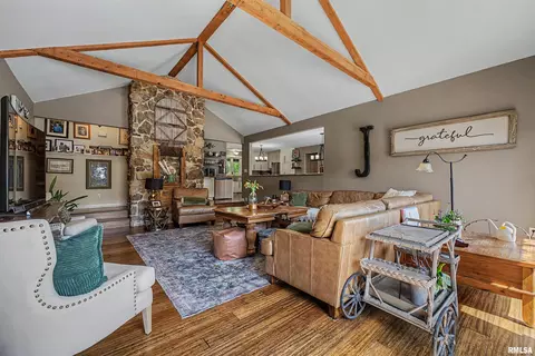 Living - 440 E Walnut St, Dawson, IL 62520 photo 2 of 3