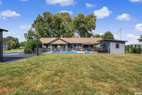 Exterior - 440 E Walnut St, Dawson, IL 62520 photo 15 of 16
