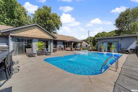 Exterior - 440 E Walnut St, Dawson, IL 62520 photo 10 of 16