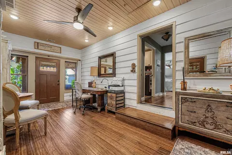 Entry Way - 440 E Walnut St, Dawson, IL 62520 photo 4 of 4