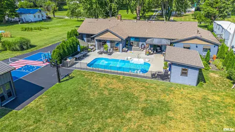 Exterior - 440 E Walnut St, Dawson, IL 62520 photo 14 of 16